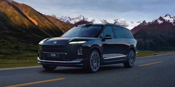 易投配资 全新 ES8 目标月交付 15000 台，蔚来迎来了自己的「iPhone 17 Pro Max」